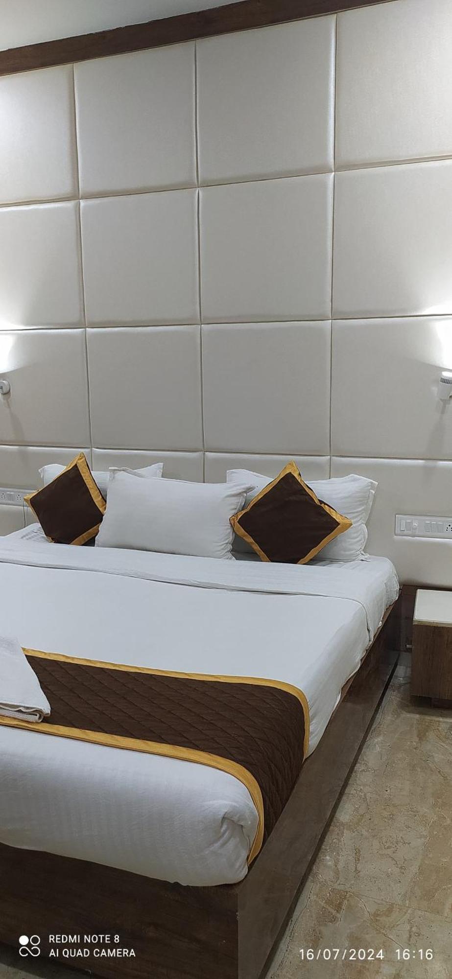 Отель Grace Residency Chennai Airport Экстерьер фото